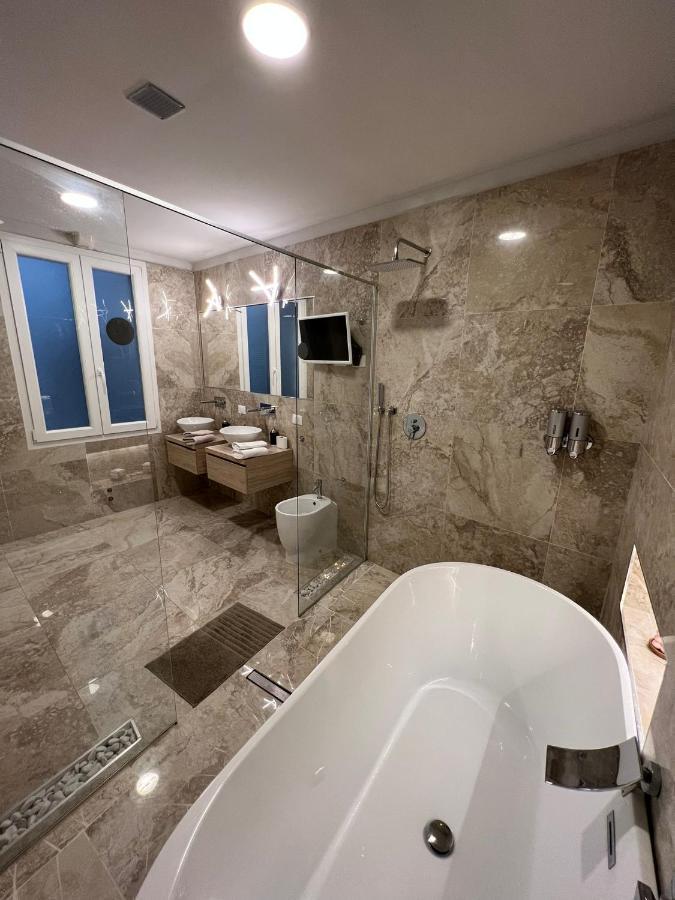 Luxury 1 Al Duomo Di Parma Apartment Exterior photo