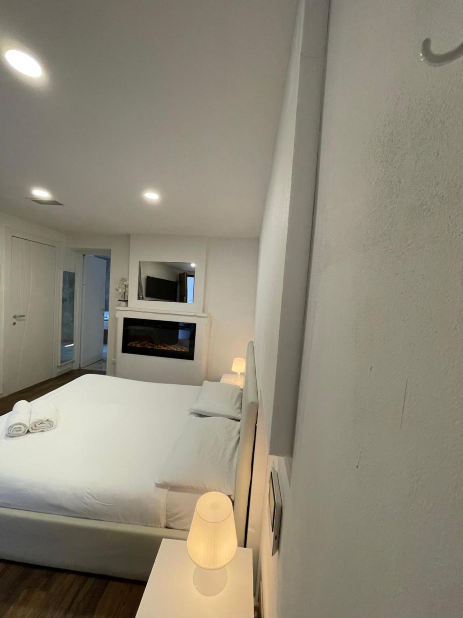 Luxury 1 Al Duomo Di Parma Apartment Exterior photo